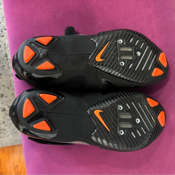 Women’s Nike Spin Shoes, only worn once, size 8.5 - Picture 4 of 6